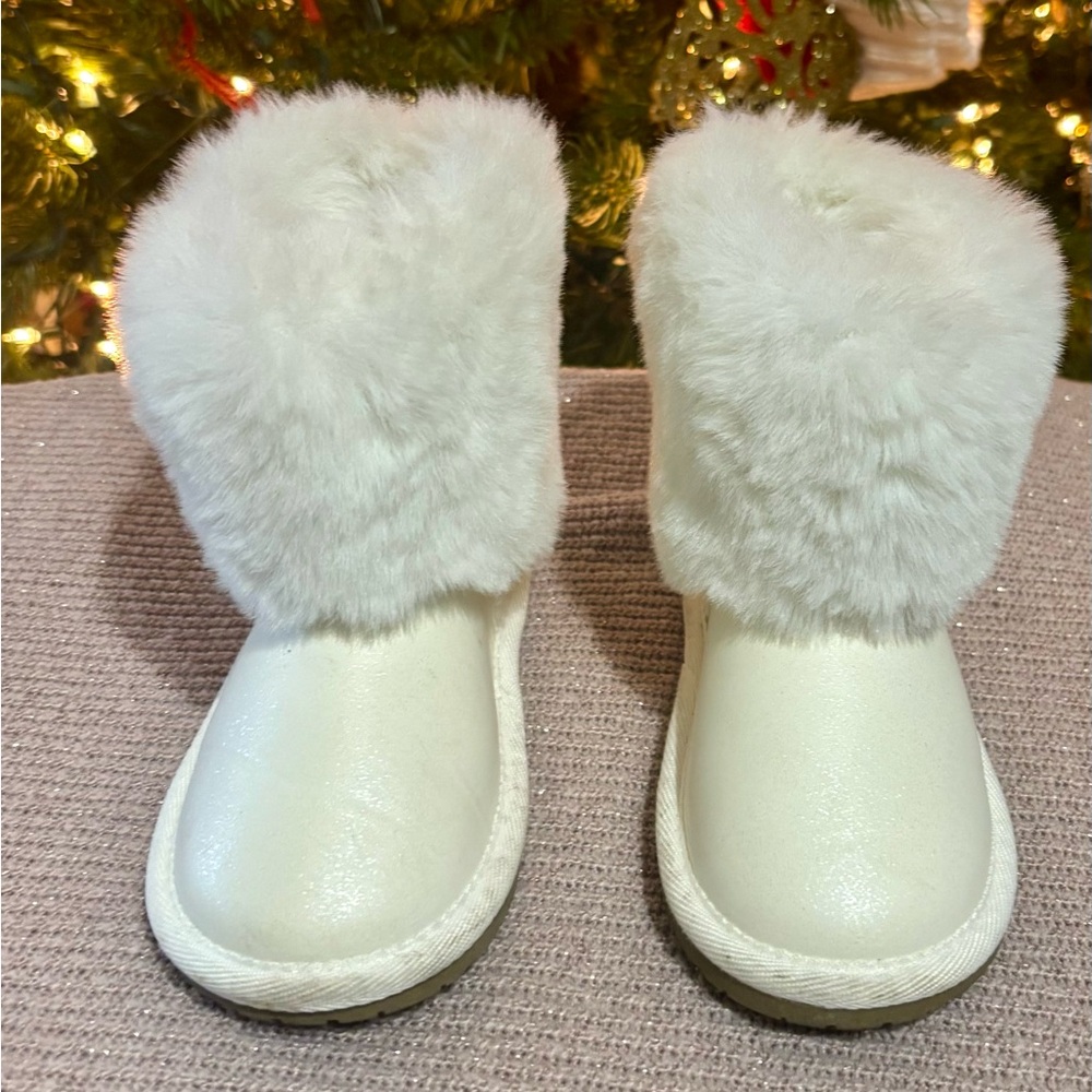 Gymboree Toddler Boots | Ivory Faux Fur | Size 10 | Barely Worn
